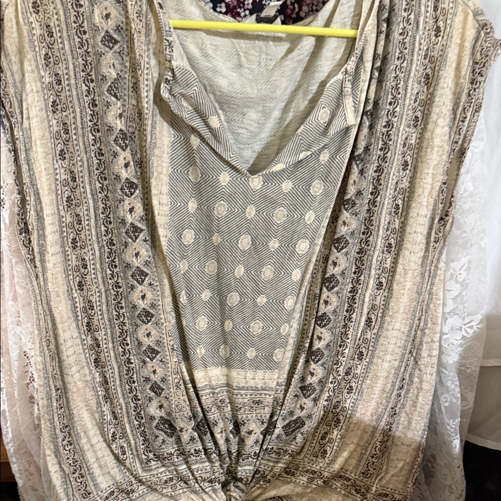 Lucky Brand Cream and Black Geometric Crop Top